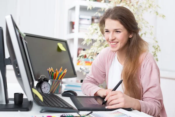 Grafisch Ontwerper Werkt Met Behulp Van Een Grafisch Tablet — Stockfoto