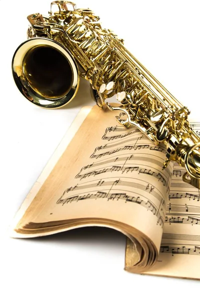 Saxofón en notas musicales Libro Primer plano —  Fotos de Stock