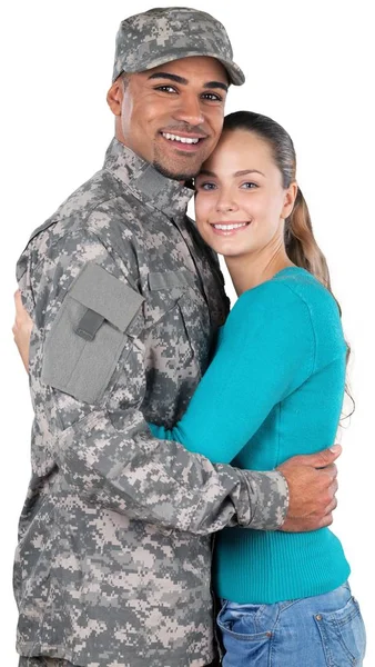 Lächelnder Soldat mit seiner Frau — Stockfoto