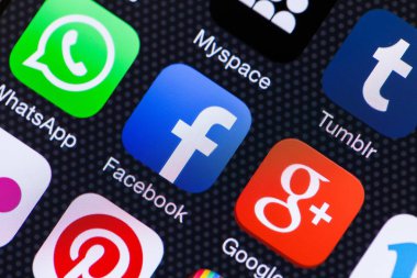 Modern dokunmatik ekran smartphone uygulamalarla yakından görmek 