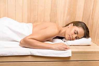 genç güzel rahat kadın Sauna