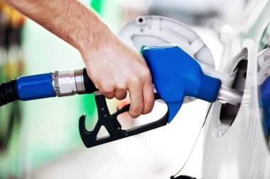 benzinlikte benzin istasyonlarında