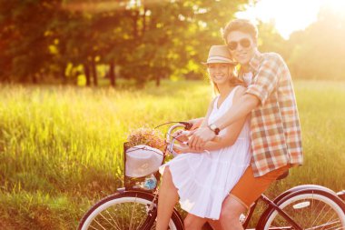 Tek şeritli bir yol.