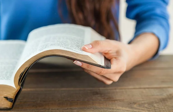 Mujer Lectura Libro Concepto Aprendizaje —  Fotos de Stock