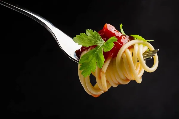 Spaghetti on a Fork with Tomato Sauce and Parsley — Stock Photo, Image