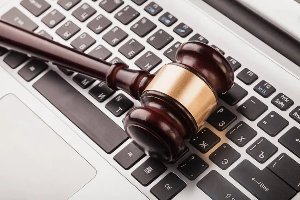 Gavel Laptop Keyboard Close View — Stock Photo, Image