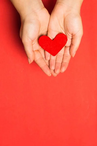 Coração Vermelho Mãos Fundo — Fotografia de Stock
