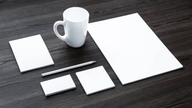 Mockup iş şablonu mockup Not defteri Kupası Ahşap alay