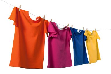 T-shirt giyim hattı üzerinde