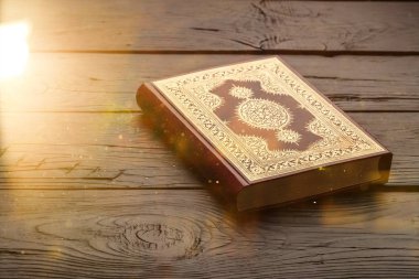 İslam kutsal kitabı Kuran..