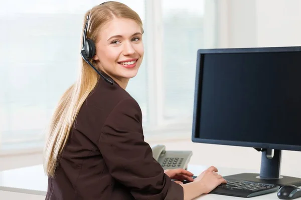 Woman Working on Her Computer — Stock Photo, Image