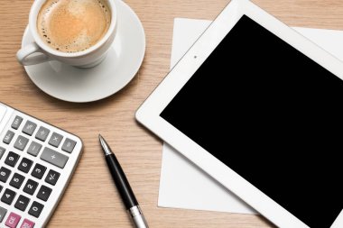 Tablet bilgisayarınızla kahve yakından görmek 