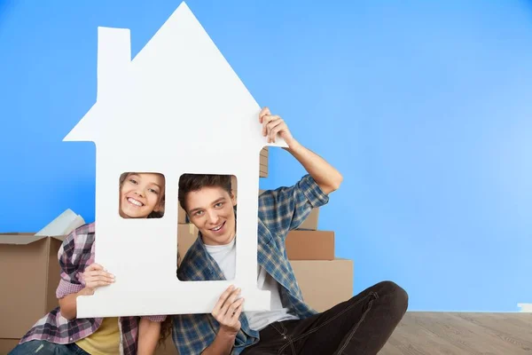 Pareja Con Cajas Cartón Pasando Nuevo Concepto Casa — Foto de Stock