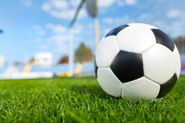 Campo Calcio Con Pallone Calcio Vista Vicino — Foto Stock