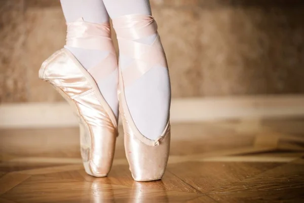 Nahaufnahme einer Ballerina en pointe — Stockfoto