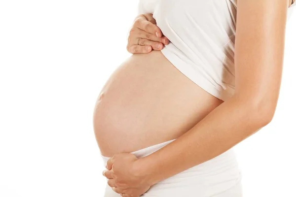 Primer plano de un vientre embarazada — Foto de Stock