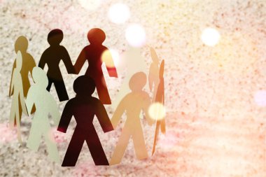 Kağıt insanların ışık arka plan üzerinde daire 