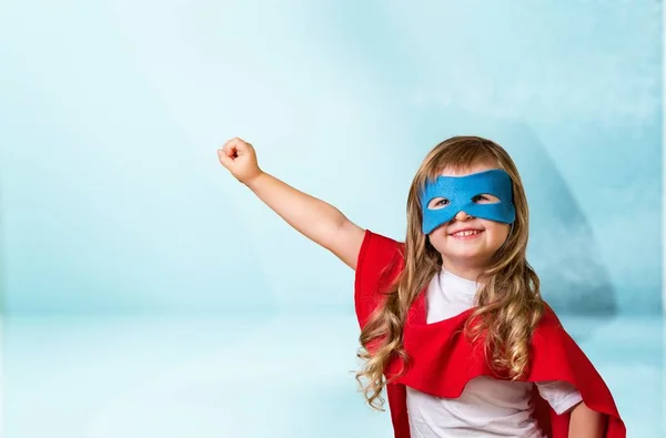 Criança bonito em traje de super-herói — Fotografia de Stock