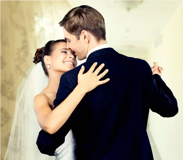 Jovem casal de casamento — Fotografia de Stock