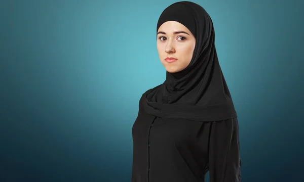 Bela mulher muçulmana árabe — Fotografia de Stock