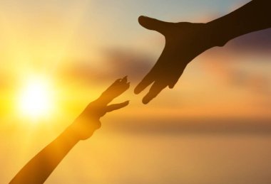 erkek ve kadın birbirine ulaşan