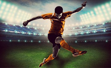 Adam futbolcu alan arka plan üzerinde