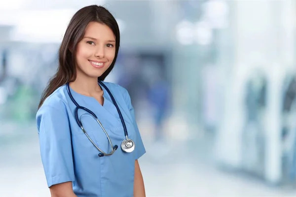 Jovem médica no hospital — Fotografia de Stock