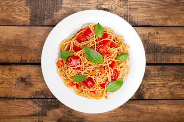 Pastas italianas con tomates —  Fotos de Stock