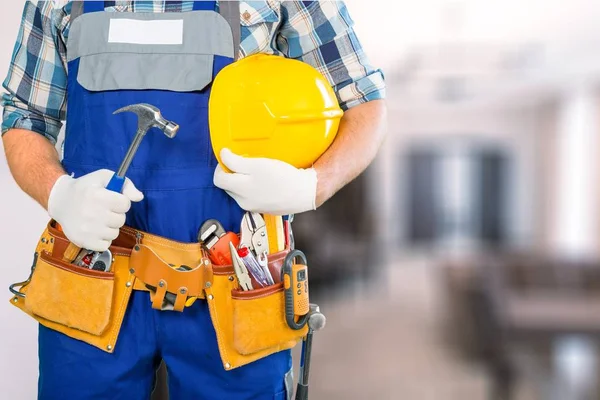 Hombre Trabajador Con Casco Sobre Fondo Borroso —  Fotos de Stock