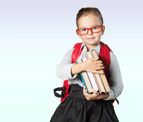 Маленькая школьница с книгами — стоковое фото
