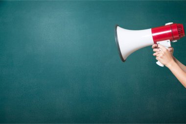 holding arka plan gemide megafon eller