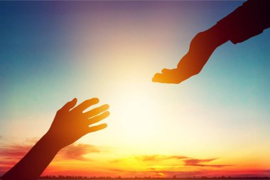 erkek ve kadın birbirine ulaşan