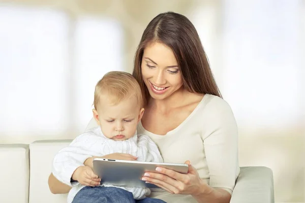 Moeder tablet. — Stockfoto