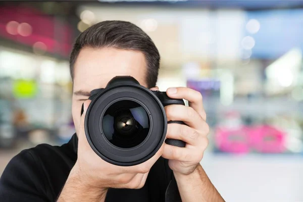 Αρσενικό φωτογράφος με κάμερα — Φωτογραφία Αρχείου