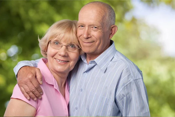 Retrato Casal Sênior Feliz Sorrindo Parque — Fotografia de Stock