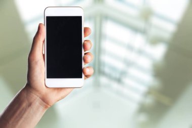 Smartphone, yakından görmek tutan el