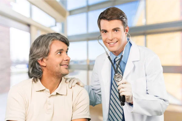 Médico Paciente Adulto Mayor Salud Medicina Examen Médico Alegre Masculino — Foto de Stock