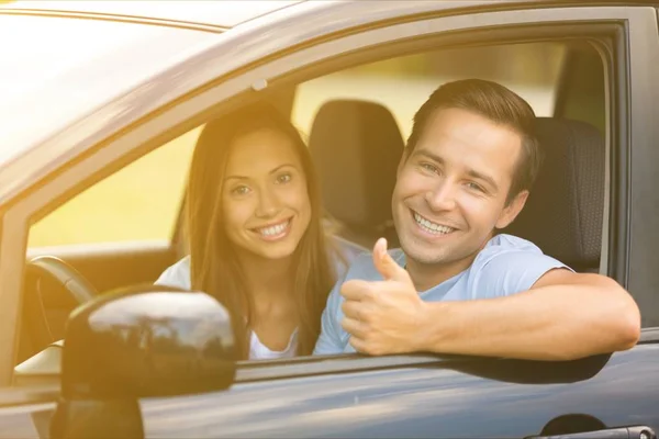 Mensen in auto. — Stockfoto