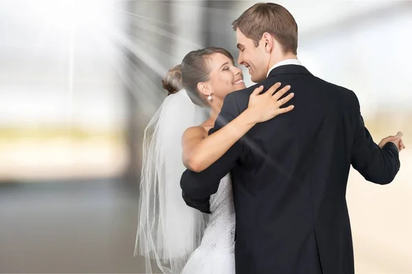 Retrato Jovem Casal Casamento Abraçando — Fotografia de Stock