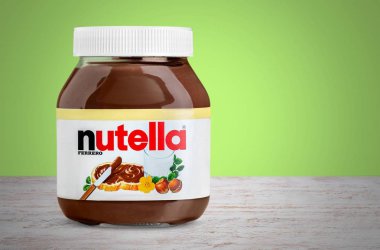 Nutella Fındıklı kavanoz ışık arka plan üzerine yayılmış 
