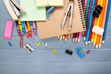 Okul arka arka plan kara tahta kitap renk yönetim kurulu