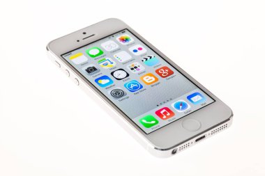 Modern dokunmatik ekran smartphone üzerinde beyaz izole 