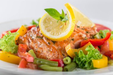 Salata yemek deniz ürünleri somon yiyecek tabak yemek