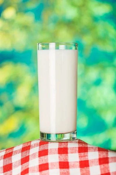 ガラスクローズアップビューのミルク — ストック写真