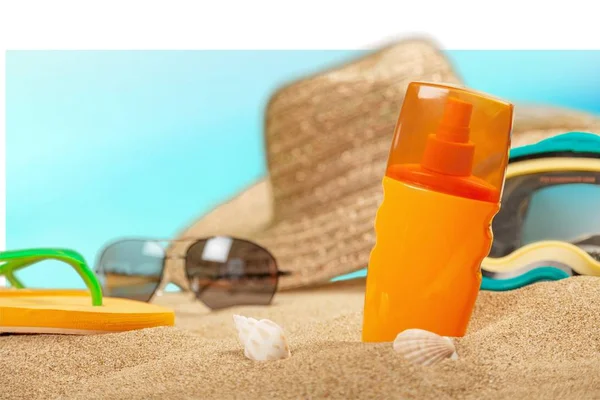 Flasche Sonnencreme Auf Strand Hintergrund — Stockfoto