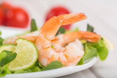 Salata avokado deniz ürünleri soğuk yemek karides karides meze