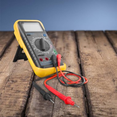 Elektrikçi elektrik voltmetre multimetre bilimsel deney iş aracı yüksek gerilim işareti