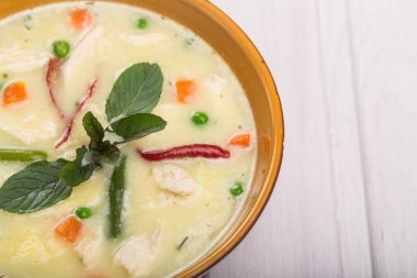 yoğun tavuk çorbası.