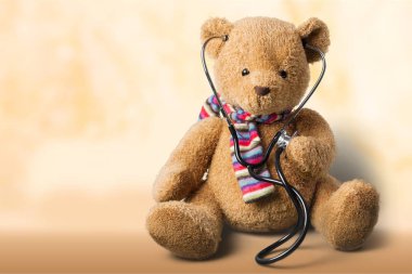 oyuncak ayı ve stetoskop