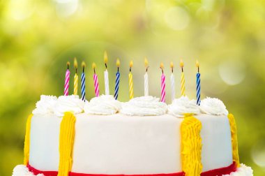 Mumlu doğum günü pastası